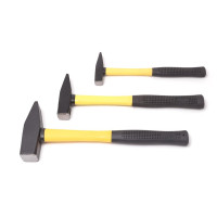 Молоток с пластиковой ручкой 400гр