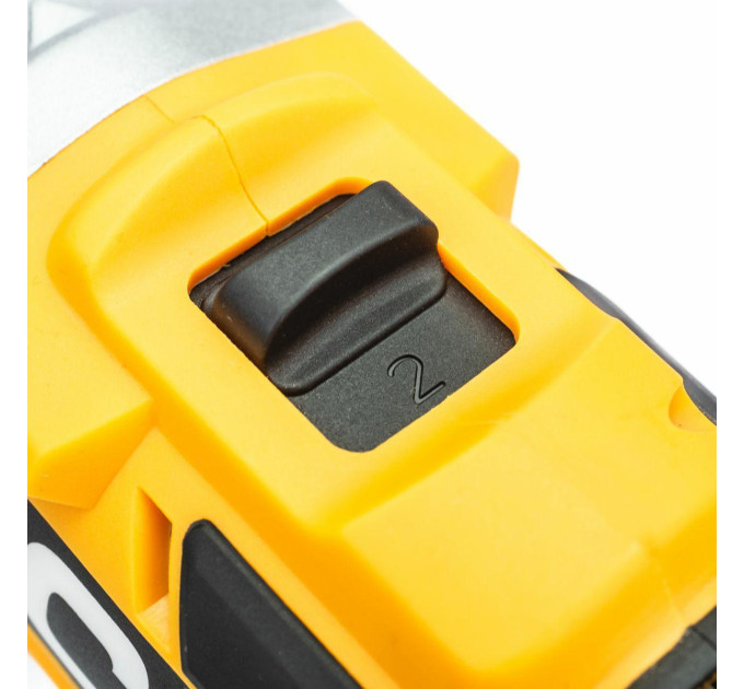 Дриль-шуруповерт акумуляторний (JCB-BLCD-BE) 18V, max 65Nm в комплекті із зарядним пристроєм (JCB-18VFC-E) 2.4A та батареєю акумуляторною (JCB-20LI-E) 2.0AH JCB-18BLCD-2XB-E