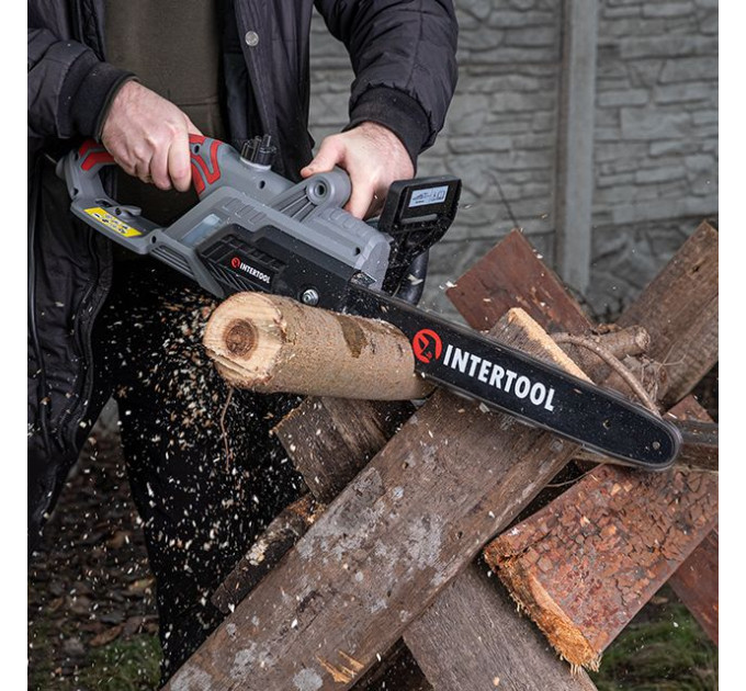 Пила цепная электрическая 2400 Вт, шина 40 см, боковой двигатель INTERTOOL DT-2201