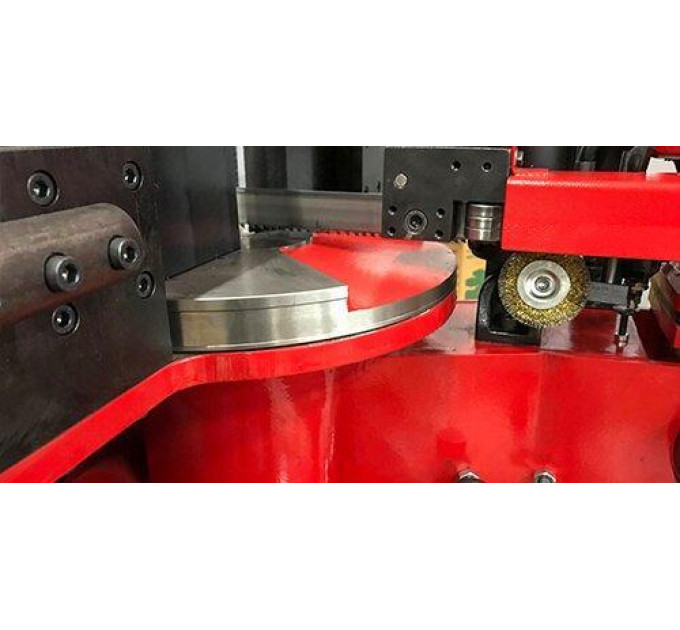 Полуавтоматическая двухколонная ленточная пила по металлу Karmetal KDG 560x1050 DM