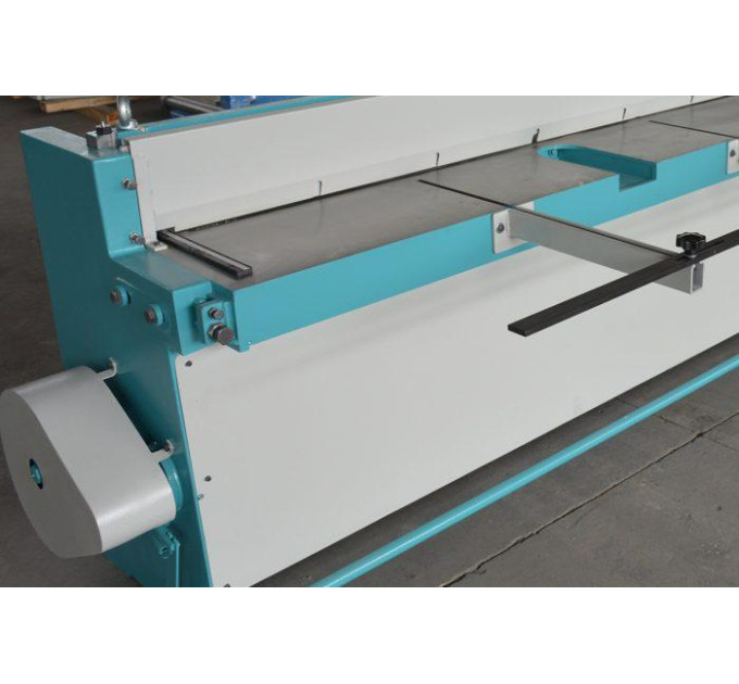 Гильотинные ножницы Ckemsa EMGA 1320×2,5 мм