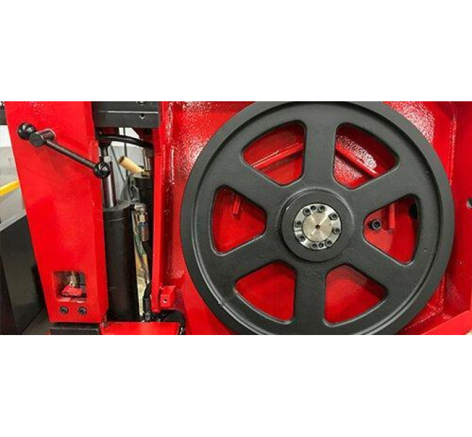 Полуавтоматическая двухколонная ленточная пила по металлу Karmetal KDG 460x800 DM