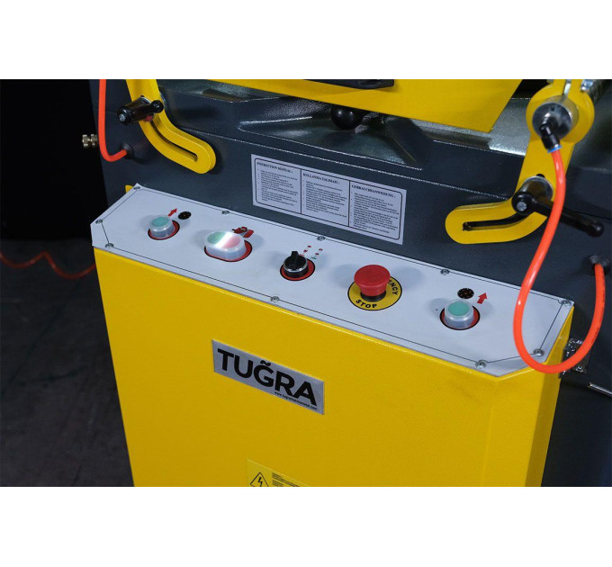 Полуавтоматическая торцовочная пила для резки алюминия Tugra Makina AC 400 с двумя зажимами