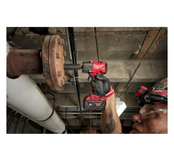 Гайковерт аккумуляторный бесщёточный MILWAUKEE 1/2" (881 Нм) M18 FMTIW2F12-502X,с кольцом