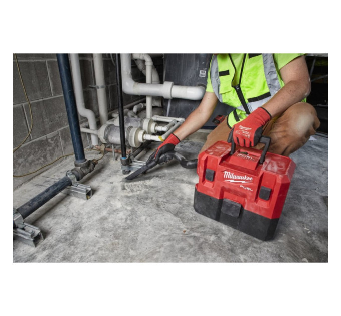 Пылесос аккумуляторный для воды и сухого мусора MILWAUKEE M12 FVCL-0 (каркас)