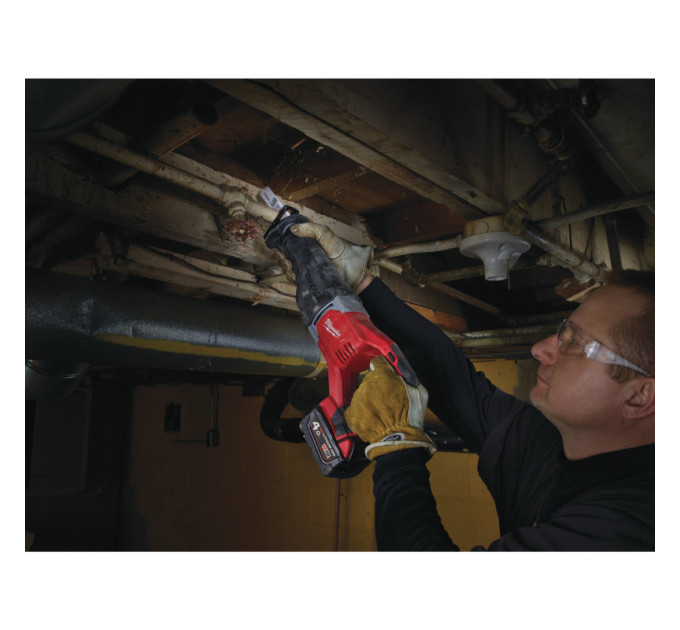 Пила сабельная аккумуляторная MILWAUKEE M18 BSX-402C (ЗУ+2акк.Х4Ач+кейс)