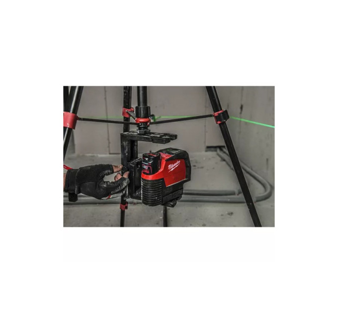 Нивелир линейно-точечный аккумуляторный MILWAUKEE M12 CLLP-301C (зелёный луч)