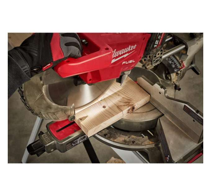 Пила торцовочная аккумуляторная бесщеточная MILWAUKEE M18 FMS305-121 (Ø305мм) (ЗУ+1акк.Х12Ач), (заме