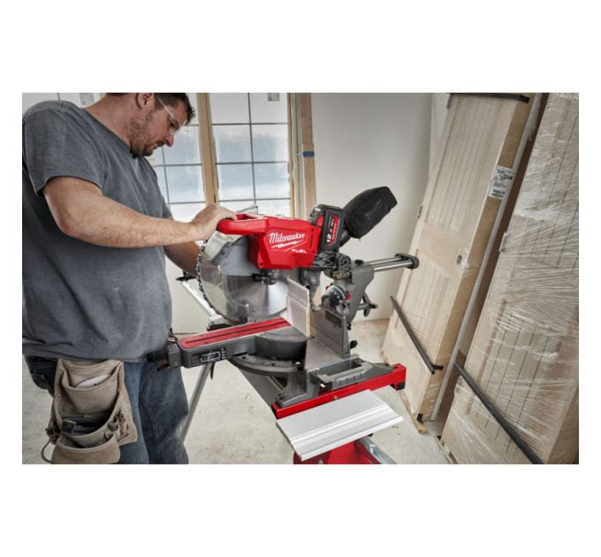 Пила торцовочная аккумуляторная бесщеточная MILWAUKEE M18 FMS305-121 (Ø305мм) (ЗУ+1ак.Х12Ач) FORGE™