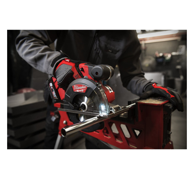 Пила дисковая аккумуляторная бесщеточная по металу MILWAUKEE M18 FMCS-502X Ø150мм (ЗУ+2Х5Ач+HDкейс)
