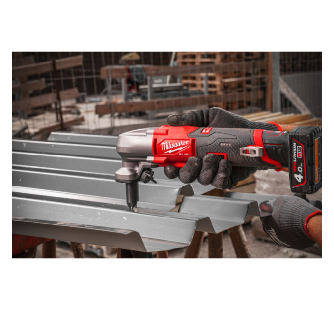 Ножницы по металлу аккумуляторные бесщёточный MILWAUKEE M12 FNB16-0 (каркас)