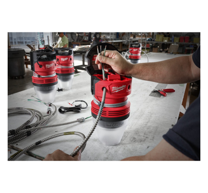 Высокомощный фонарь HOBL 7000 MILWAUKEE 4933464126