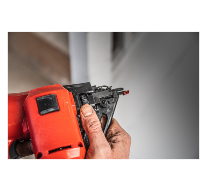 Пистолет гвоздезабивной аккумуляторный бесщёточный MILWAUKEE M18 FN15GA-0X (32-64мм)(каркас, HDкейс)