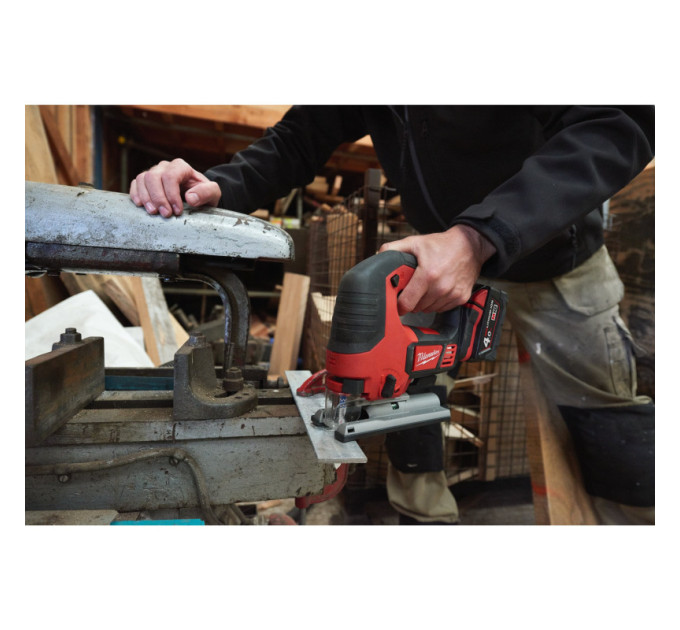 Пила лобзиковая аккумуляторная MILWAUKEE M18 BJS-402C (ЗУ+2акк.Х4Ач+кейс)