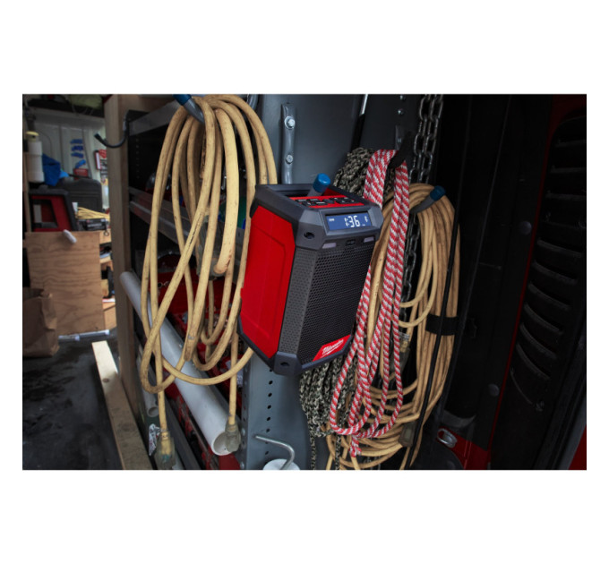 Динамик аккумуляторный DAB+/Зарядное устройство MILWAUKEE M12 RCDAB+