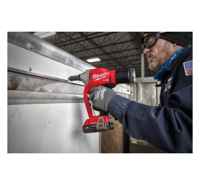 Заклепочник акумуляторний бесщеточный MILWAUKEE M18 ONEFPRT-202X (Ø4,8-7,0мм)(ЗУ+2акк.Х2Ач+HDкейс)