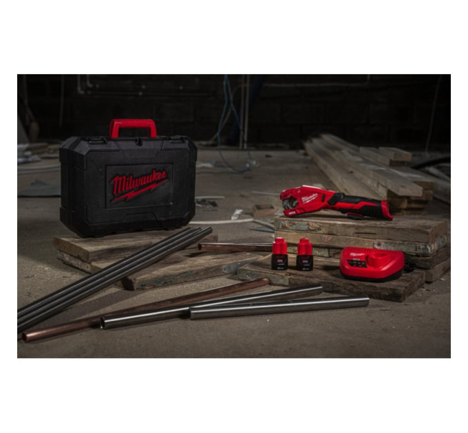 Труборез аккумуляторный по нержавеющей стали MILWAUKEE M12 PCSS-202C (ЗУ+2акк.Х2Ач+кейс)