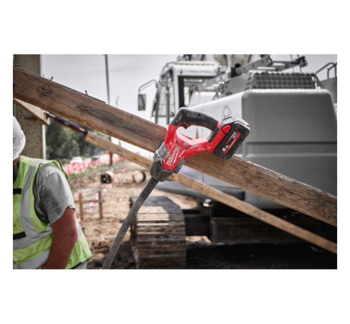 Вибратор погружной аккумуляторный бесщеточный MILWAUKEE M18 FCVN24-551 (2,4м) (ЗУ+1акк.Х5,5Ач)