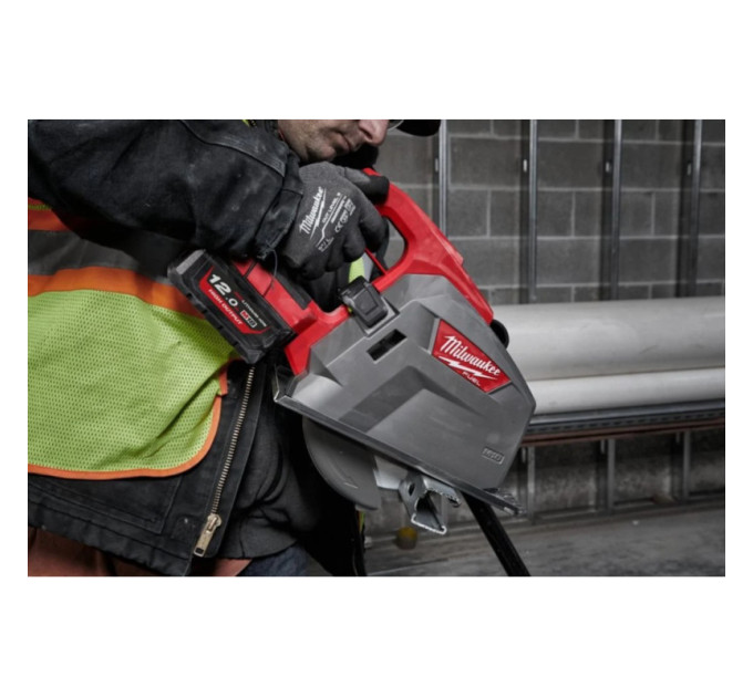 Пила дисковая аккумуляторная бесщеточная по металлу MILWAUKEE M18 FMCS66-121C Ø203мм (ЗУ+1ак.Х12Ач),