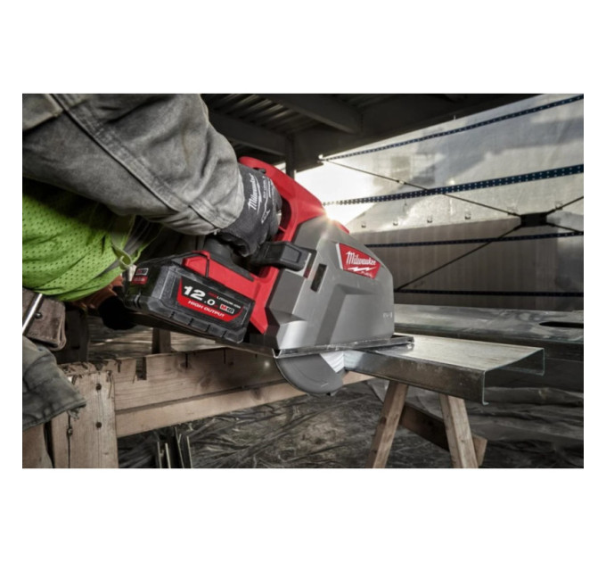 Пила дисковая аккумуляторная бесщеточная по металлу MILWAUKEE M18 FMCS66-121C Ø203мм (ЗУ+1ак.Х12Ач),