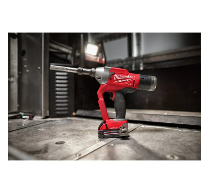 Заклепочник аккумуляторный для вытяжных заклепок MILWAUKEE M18 ONEFLT-0X, (Ø4,8-6,4мм) (каркас)