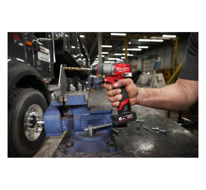 Дриль-шуруповерт акумуляторний безщітковий ударний MILWAUKEE M12 FPD2-202X (37Нм) (ЗУ+2Х2Ач+HDкейс)