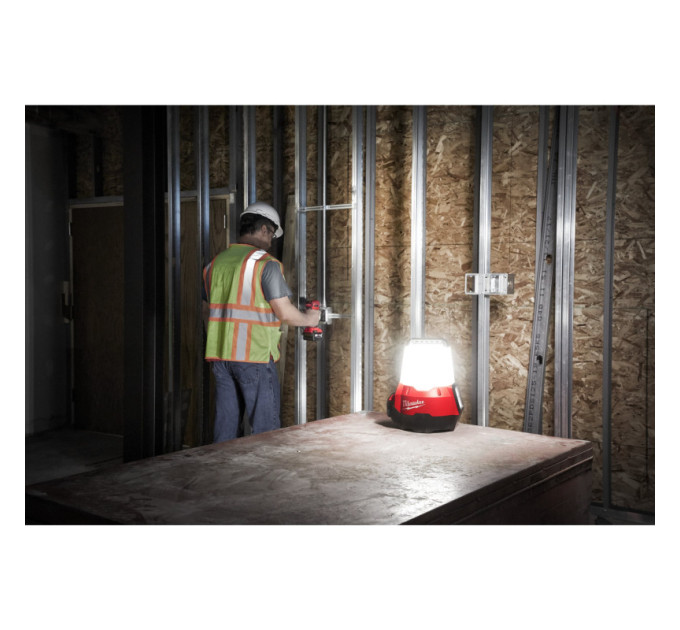 Фонарь светодиодный аккумуляторный MILWAUKEE M18 TAL-0