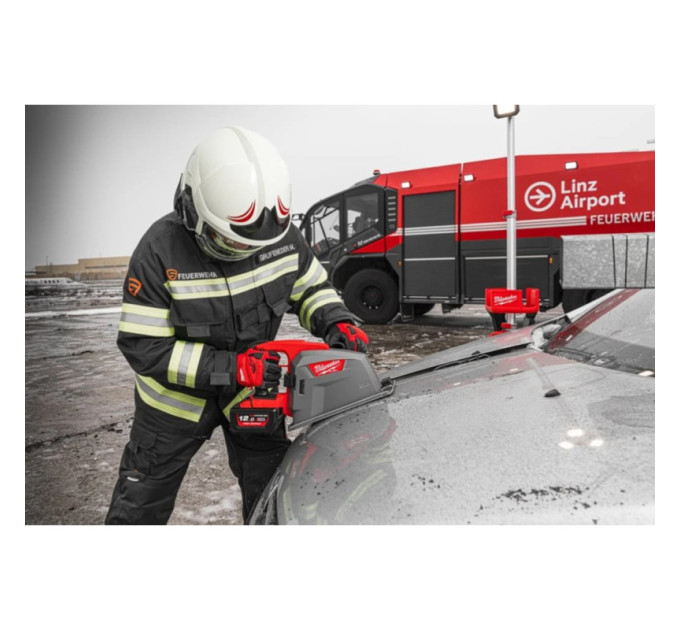 Пила дисковая аккумуляторная бесщеточная по металлу MILWAUKEE M18 FMCS66-121C Ø203мм (ЗУ+1ак.Х12Ач),