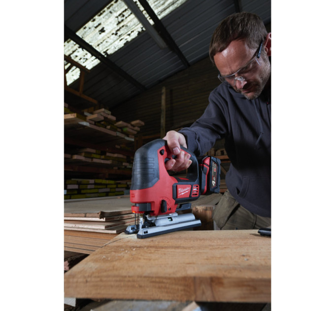 Пила лобзиковая аккумуляторная MILWAUKEE M18 BJS-402C (ЗУ+2акк.Х4Ач+кейс)