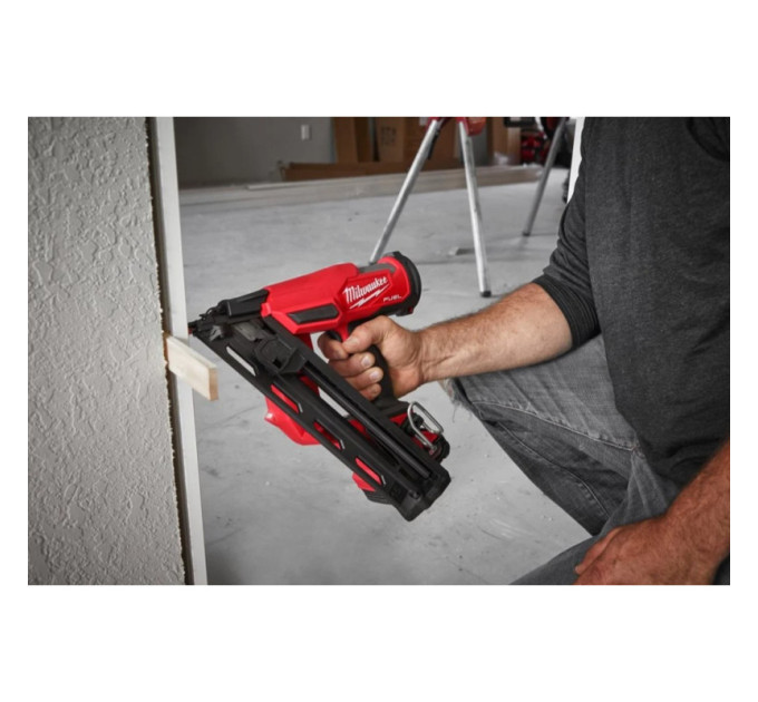 Пистолет гвоздезабивной аккумуляторный бесщёточный MILWAUKEE M18 FN15GA-0X (32-64мм)(каркас, HDкейс)