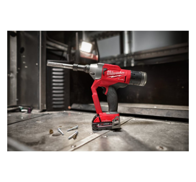 Заклепочник аккумуляторный для вытяжных заклепок MILWAUKEE M18 ONEFLT-0X, (Ø4,8-6,4мм) (каркас)