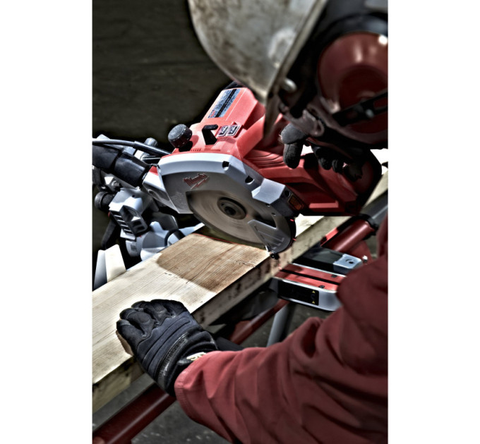 Торцовочная пила 216 ММ (8 1/2") с протяжкой MILWAUKEE 4933471055