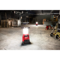 Фонарь светодиодный аккумуляторный MILWAUKEE M18 ONESLDP-0 ONE-KEY с зарядным устройством
