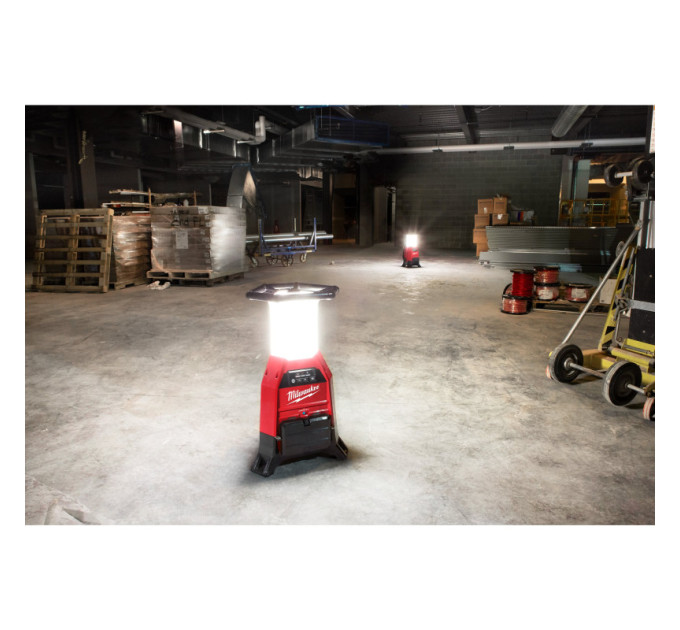 Фонарь светодиодный аккумуляторный MILWAUKEE M18 ONESLDP-0 ONE-KEY с зарядным устройством