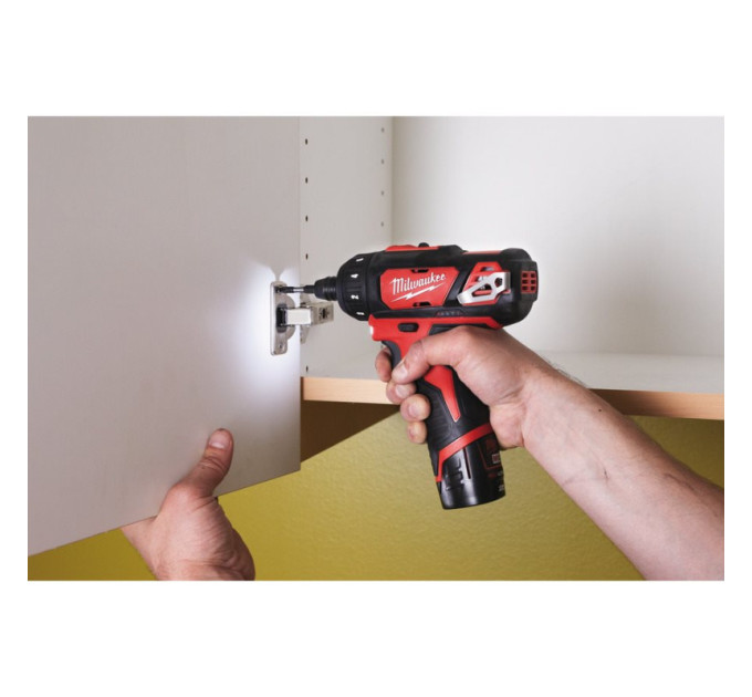 Шуруповерт акумуляторний MILWAUKEE M12 BD-202C (30Нм) (ЗУ+2акк.Х2Ач+кейс)