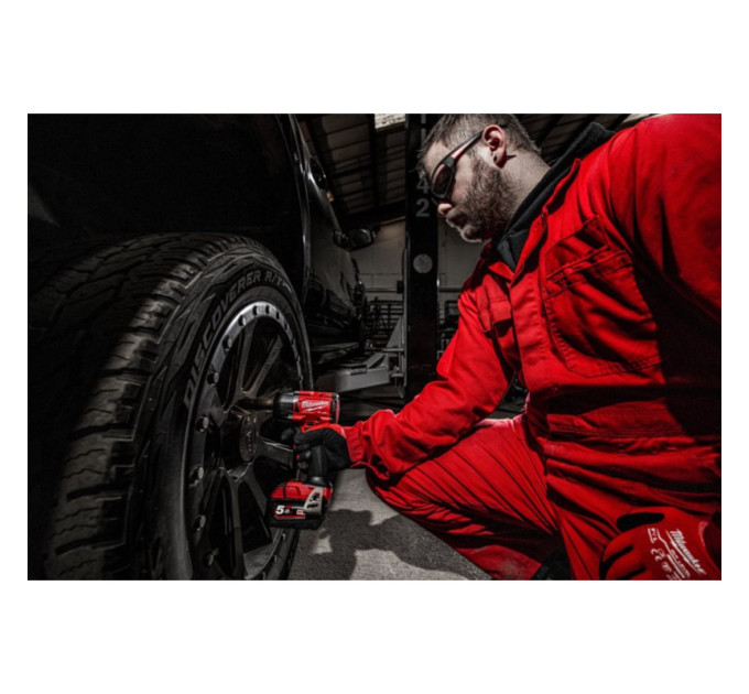 Гайковерт аккумуляторный бесщёточный MILWAUKEE 1/2" (881 Нм) M18 FMTIW2F12-502X,с кольцом