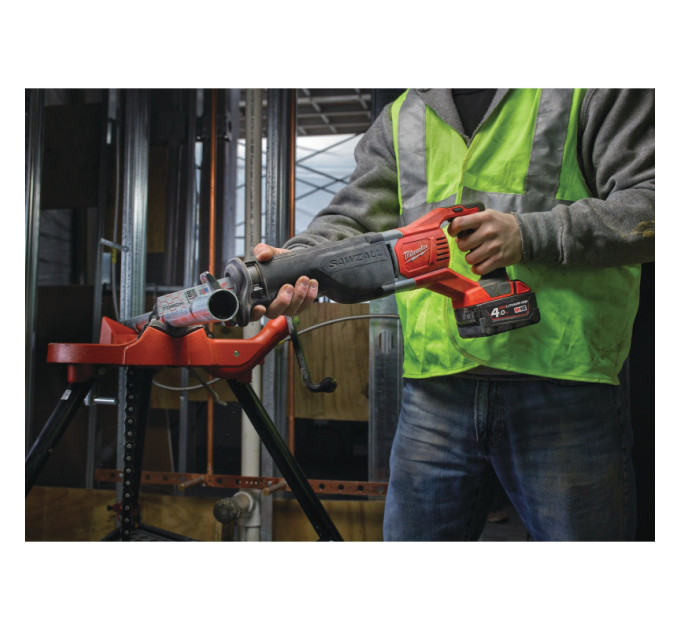 Пила сабельная аккумуляторная MILWAUKEE M18 BSX-402C (ЗУ+2акк.Х4Ач+кейс)