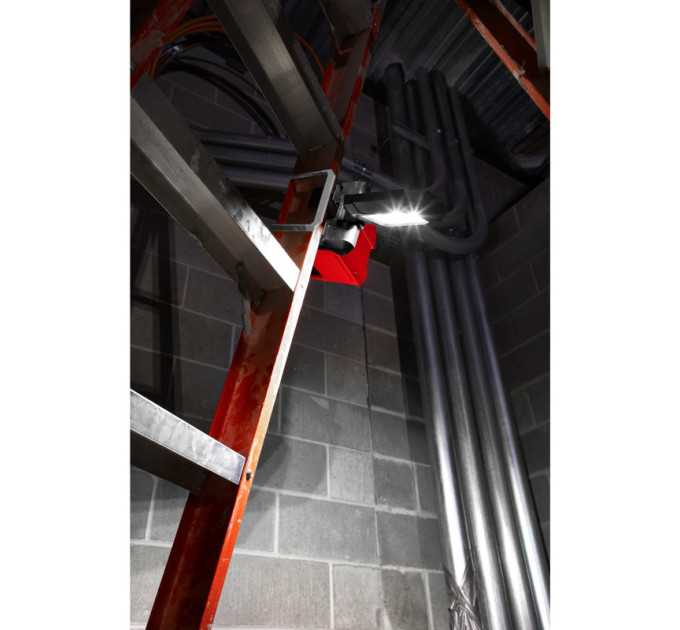 Фонарь светодиодный аккумуляторный MILWAUKEE M18 PAL-0 с шарнирным световым блоком