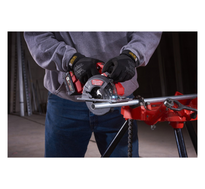 Пила дисковая аккумуляторная бесщеточная по металу MILWAUKEE M18 FMCS-502X Ø150мм (ЗУ+2Х5Ач+HDкейс)