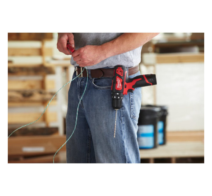 Дриль-шуруповерт ударний акумуляторний MILWAUKEE M12 BPD-202C (30 Нм) (ЗУ+1ак.Х2Ач+кейс)