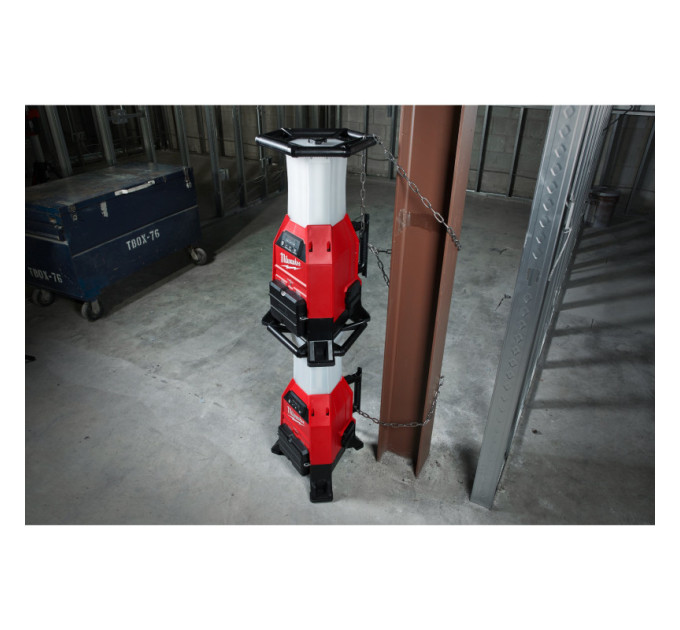 Фонарь светодиодный аккумуляторный MILWAUKEE M18 ONESLDP-0 ONE-KEY с зарядным устройством
