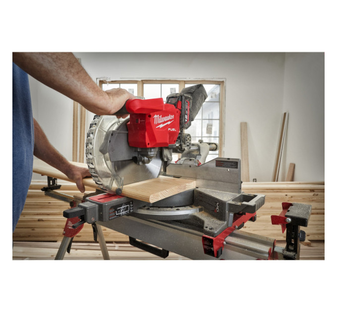 Пила торцовочная аккумуляторная бесщеточная MILWAUKEE M18 FMS305-121 (Ø305мм) (ЗУ+1акк.Х12Ач), (заме