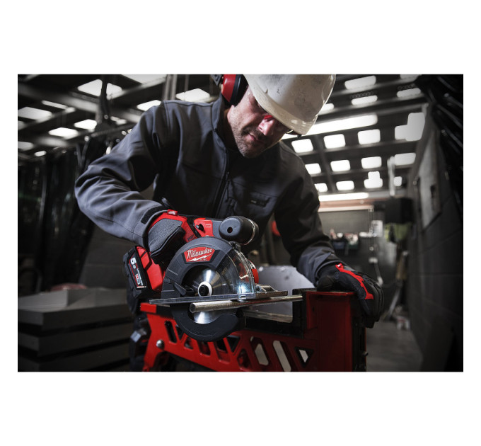 Пила дисковая аккумуляторная бесщеточная по металу MILWAUKEE M18 FMCS-502X Ø150мм (ЗУ+2Х5Ач+HDкейс)