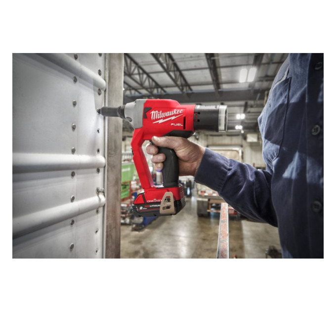 Заклепочник акумуляторний бесщеточный MILWAUKEE M18 ONEFPRT-202X (Ø4,8-7,0мм)(ЗУ+2акк.Х2Ач+HDкейс)