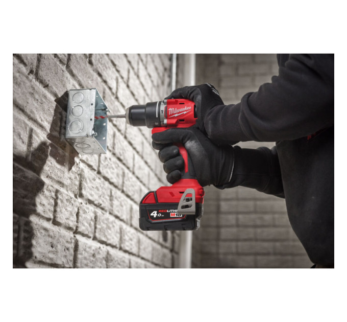 Дриль-шуруповерт акумуляторна безщіткова ударна MILWAUKEE M18 BLPDRC-202C (60Нм) (ЗУ+2Х2Ач+кейс)
