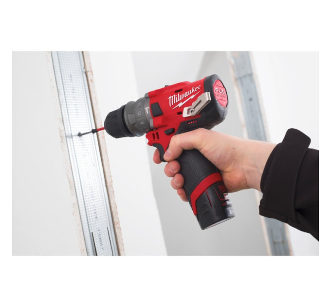 Дриль-шуруповерт акумуляторна безщіткова ударна MILWAUKEE M12 FPDXKIT-202X(37Нм)(2нас+2Х2Ач+кейс)