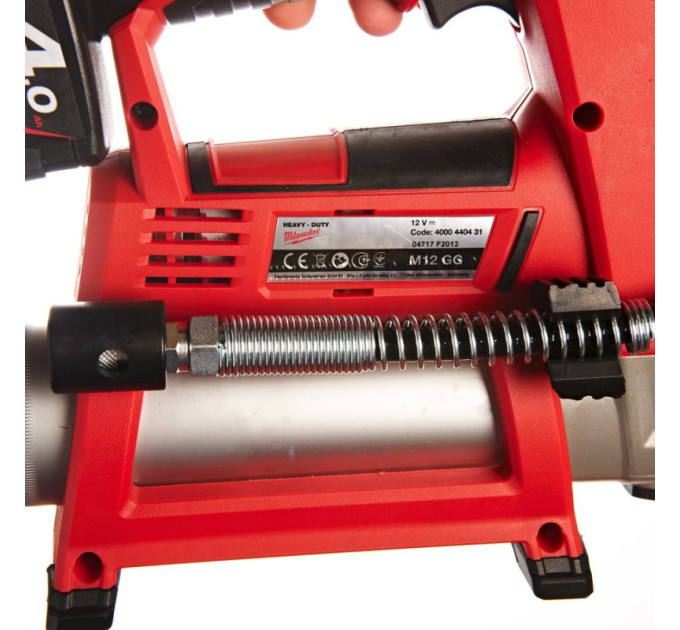 Шприц для смазки MILWAUKEE M12 GG-401B (ЗУ+1акк.Х4Ач+сумка)