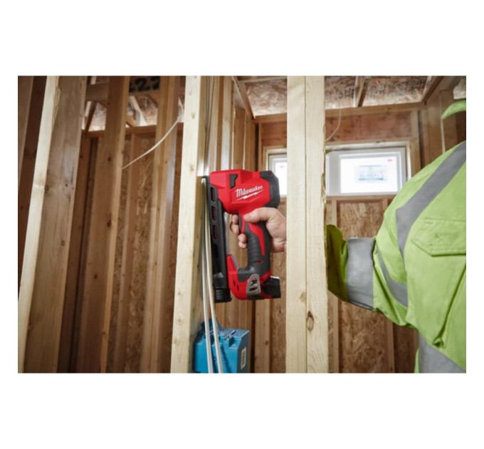 Степлер скобозабивной аккумуляторный для кабеля MILWAUKEE M12 BCST-0 (каркас)