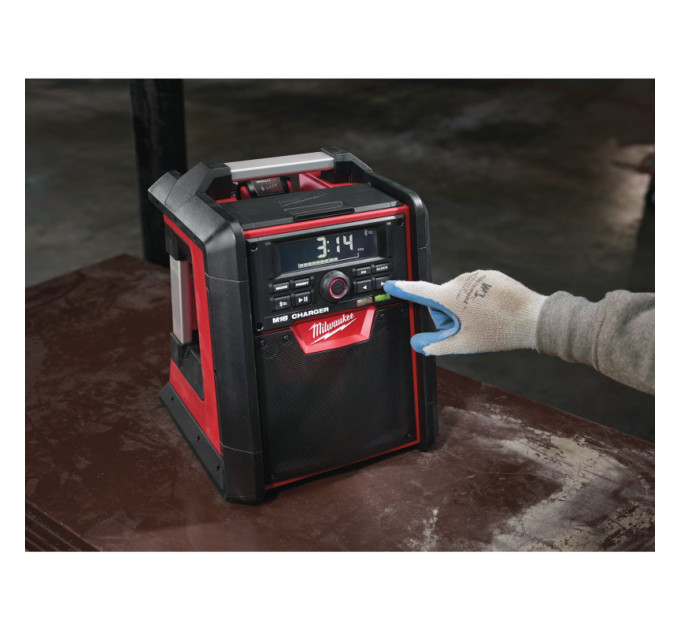 Аккумуляторное радио M18 RC-0 MILWAUKEE 4933446639