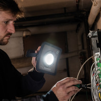 Прожектор переносной 2000 lumen NOVA R SCANGRIP (На аккумуляторе) Прожектор переносной 2000 lumen NOVA R SCANGRIP (На аккумуляторе)